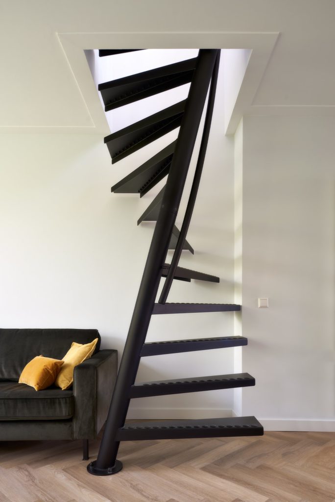 2escalier-gain-de-place-1m2-by-eestairs-